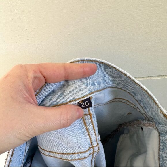 LF Carmar Women’s 26 Dakota Emelia Distressed Knee Crop Jeans - Picture 2 of 9